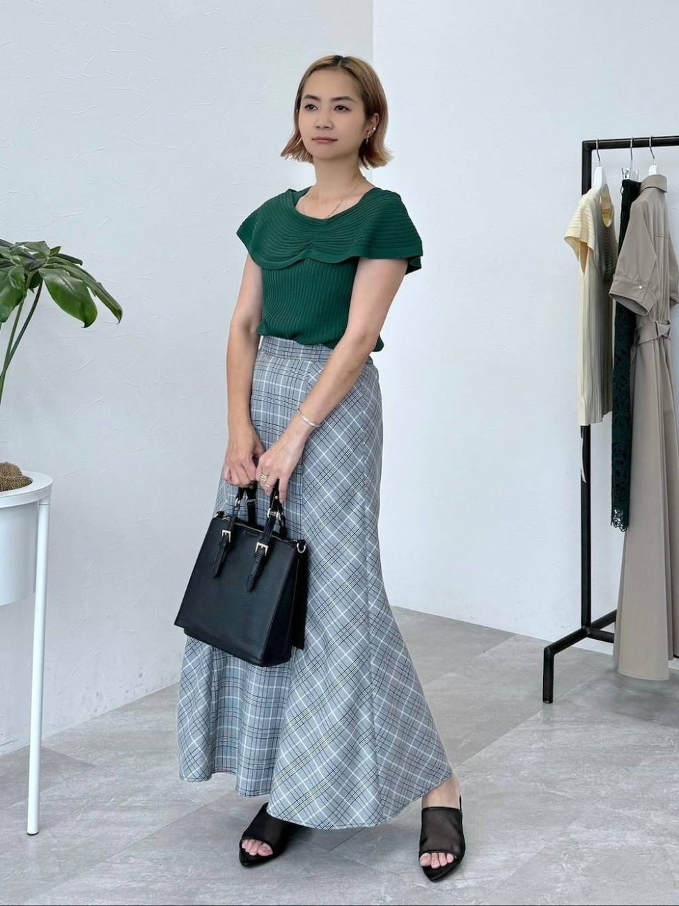 ▼チェック柄でトラッドな大人可愛いを狙う