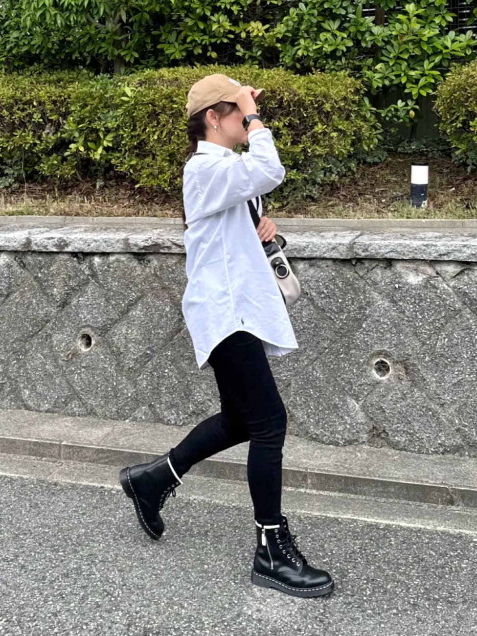 ▼スキニーデニムに合うトップスは？
