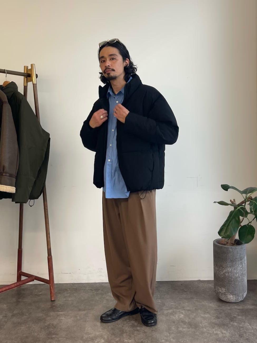 ▼ナイロンの中綿ブルゾンで大人ベーシックな着こなしを