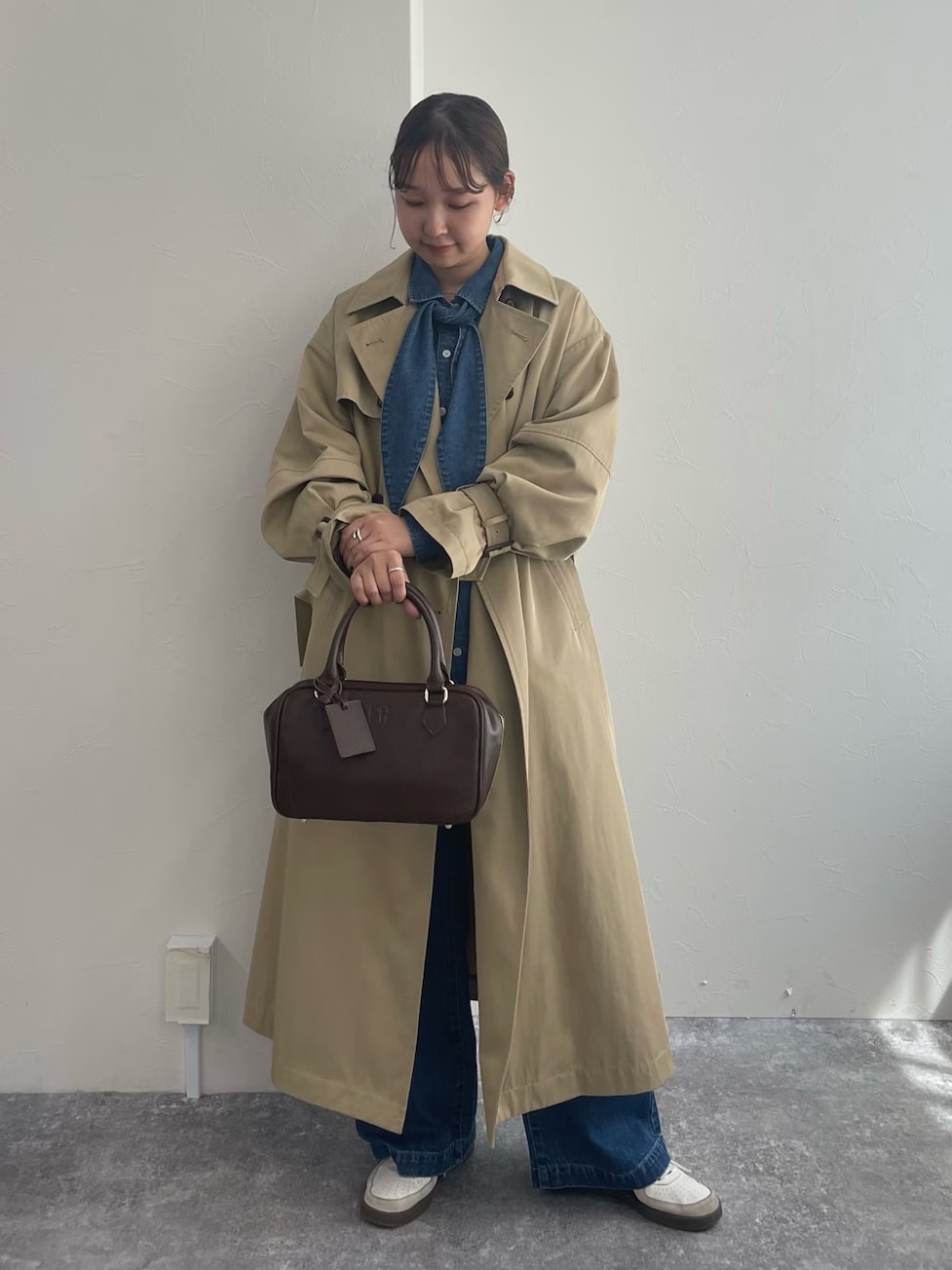 ▼できる女風のトレンチコートスタイル
