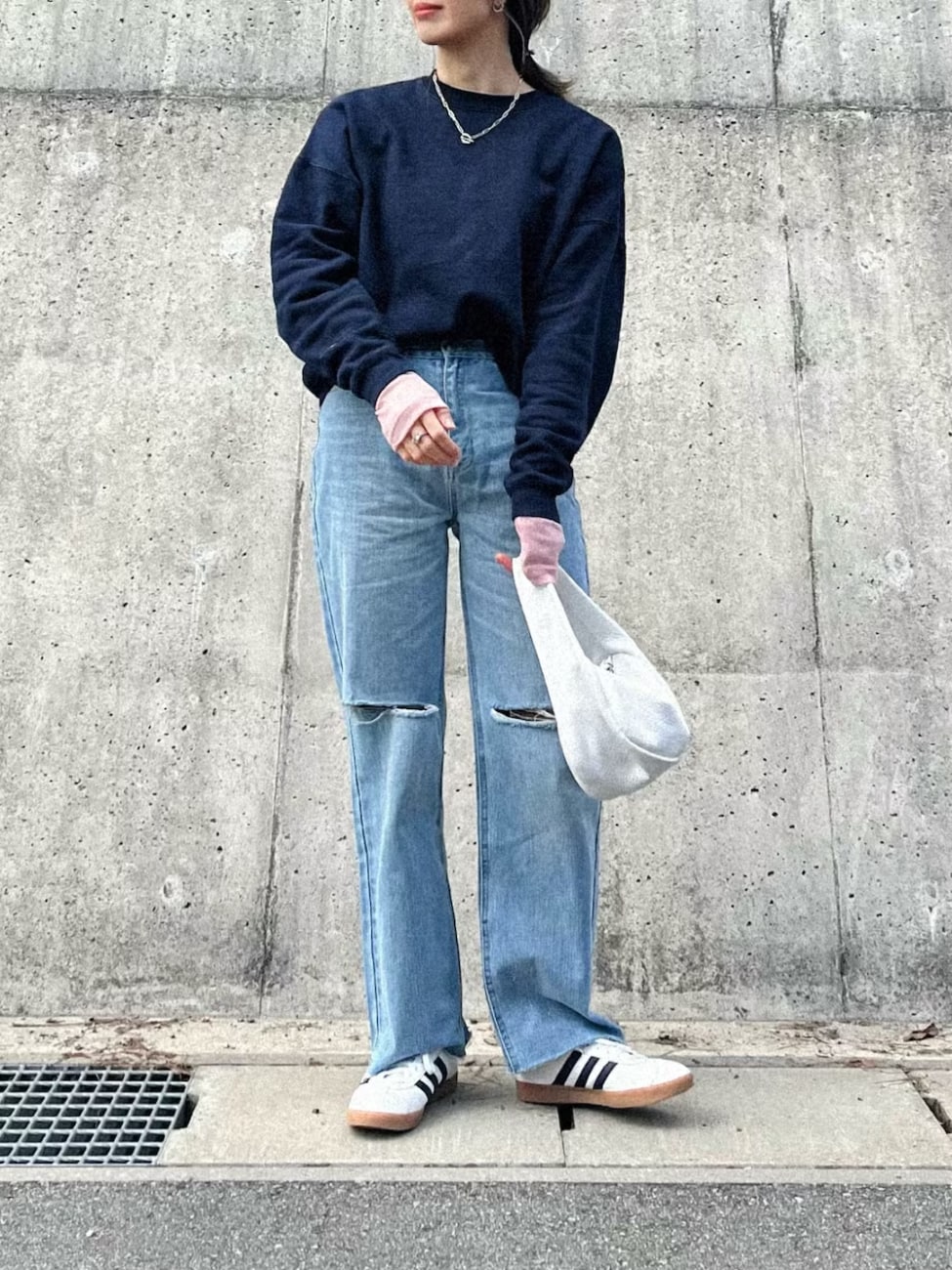 ▼ストレートデニムに合うトップスは？
