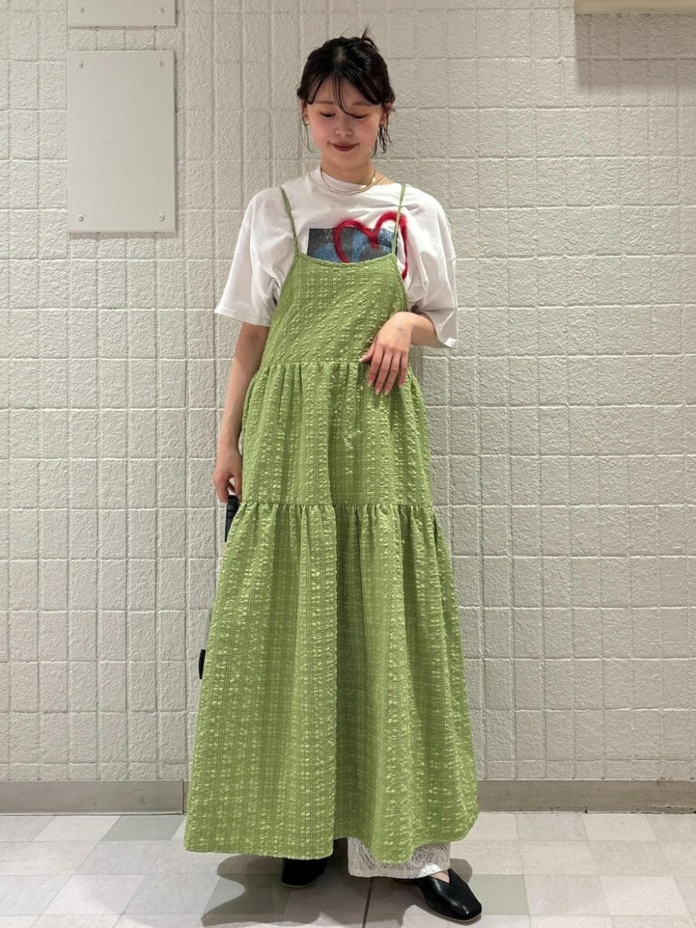 ▼ロングキャミワンピースで春めいた装いに
