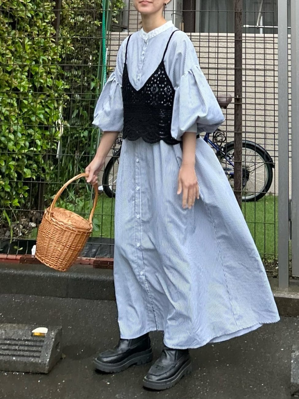 シャツワンピースで爽やかに