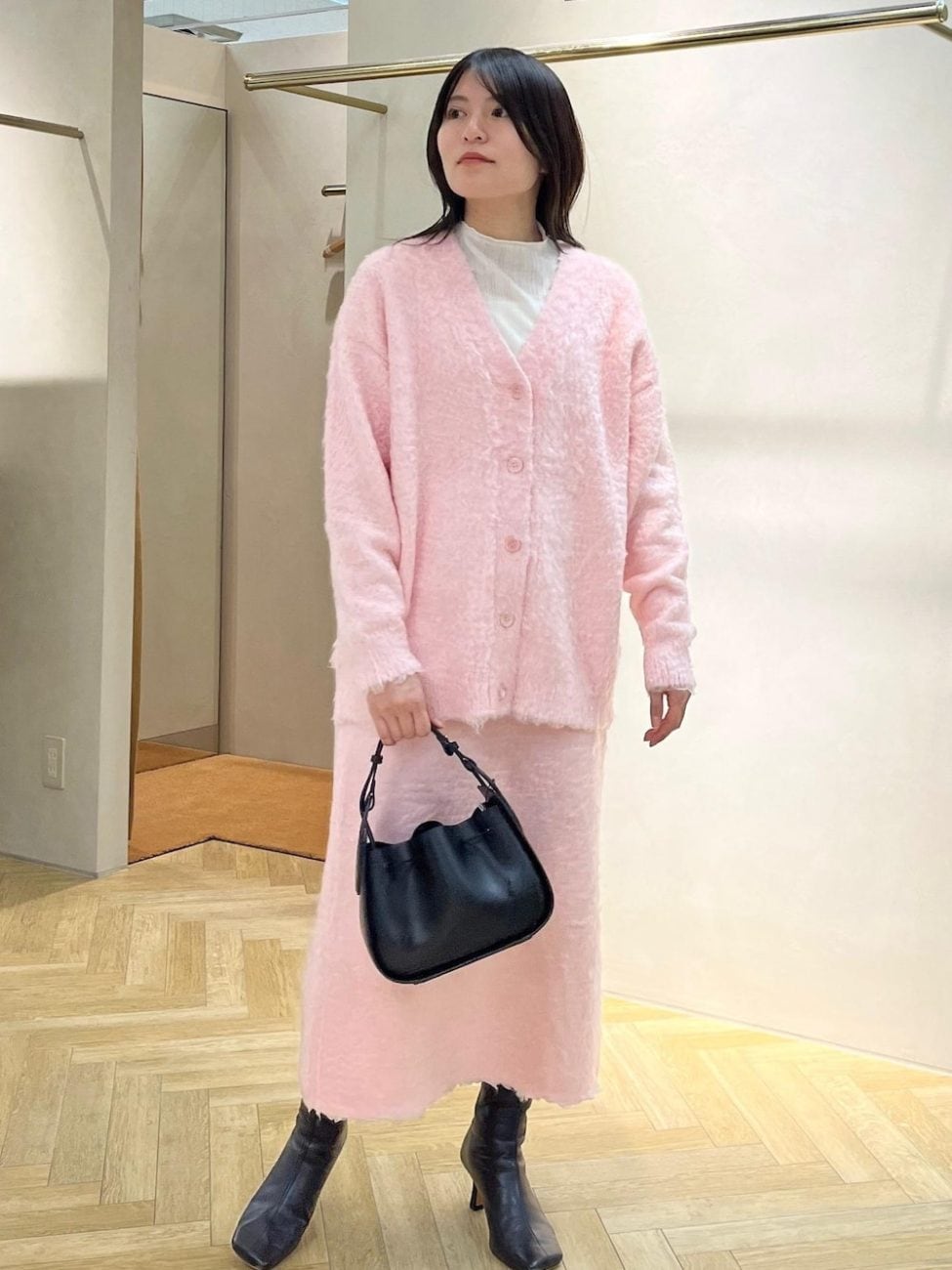 春らしさ抜群のニットセットアップ