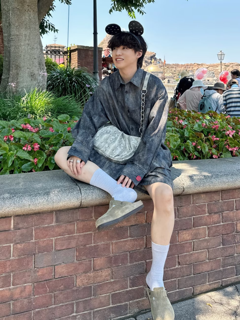 ▼ハイセンスなシャツ×パンツで垢抜けディズニーコーデに