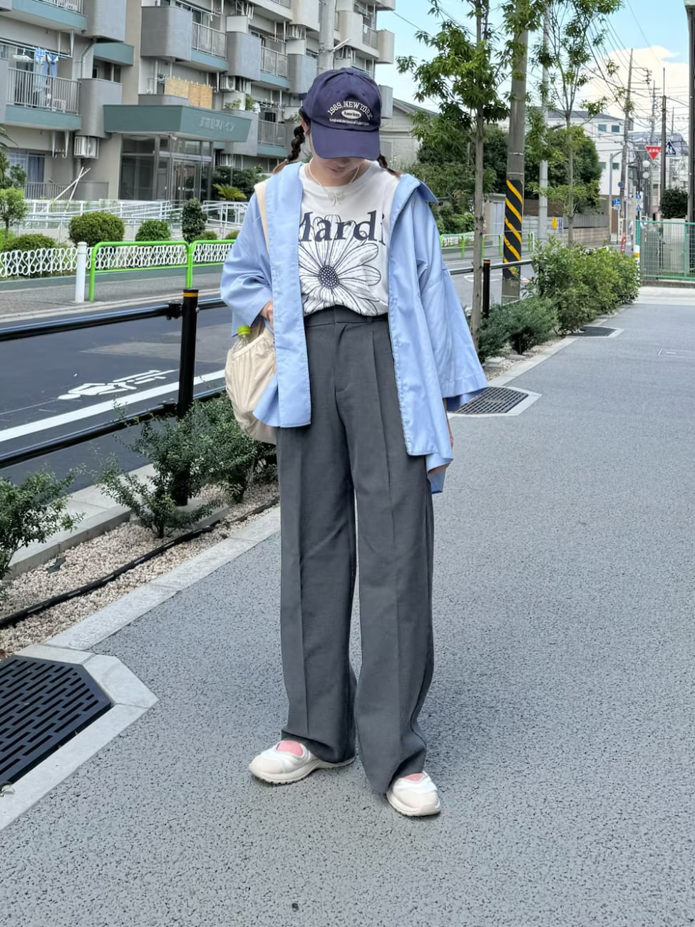 ▼脱ぎ着しやすいシャツで温度調節自在に