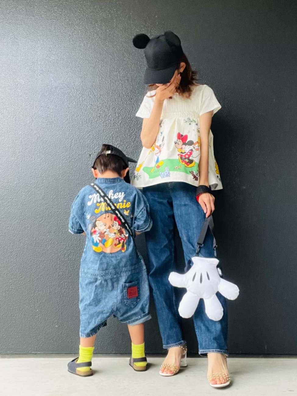 ▼キャラクターとデニムで合わせた親子シミラールック