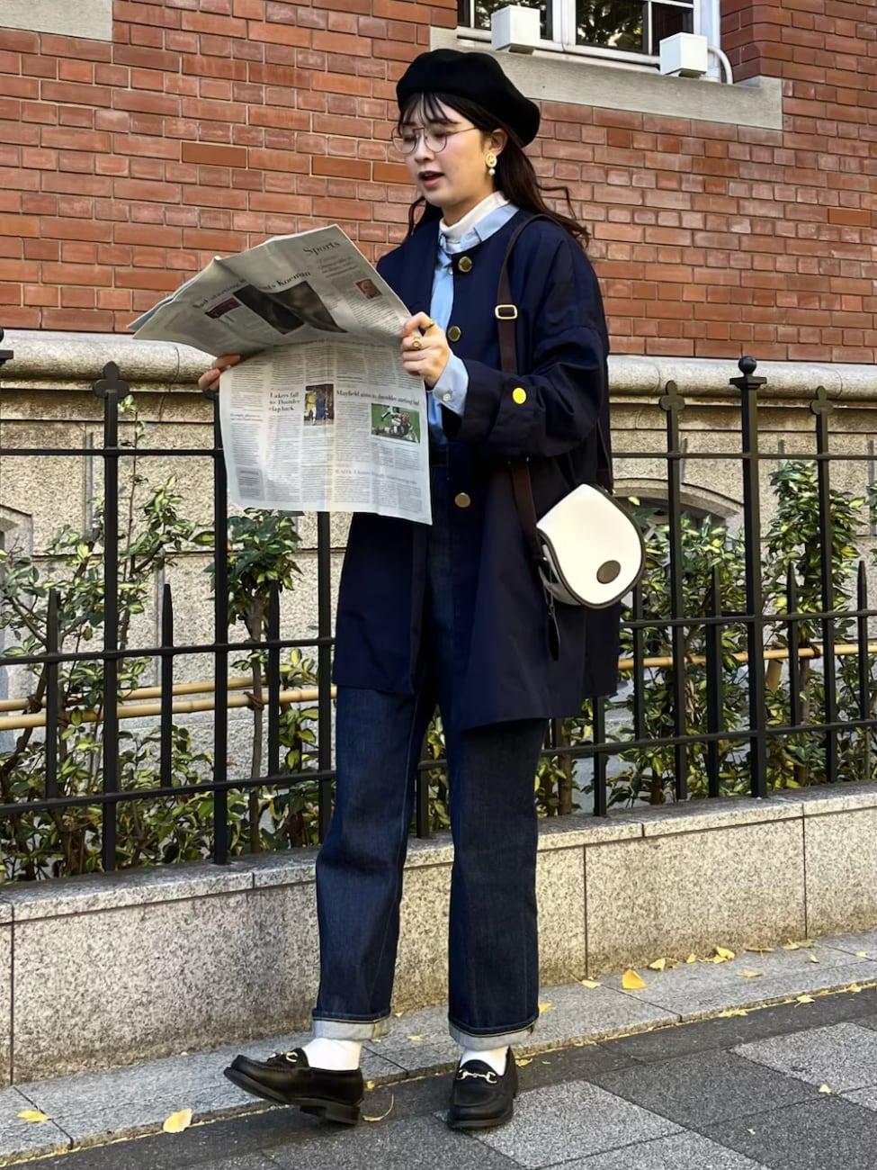▼小物使いで細部にまでトラッドな印象を取り入れて