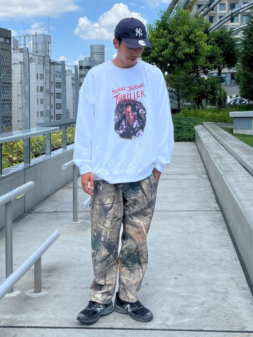 ▼古着ライクなスウェットを主役に