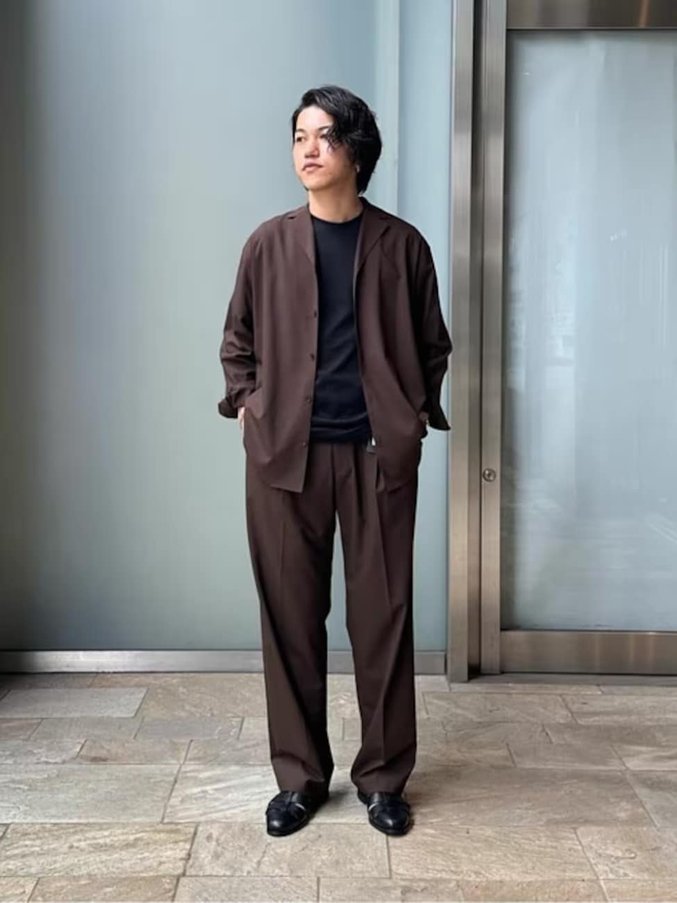 ▼ディナーデートにおすすめのブラウンセットアップコーデ