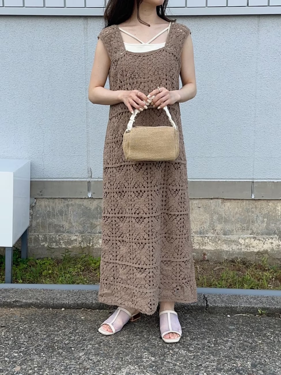 ▼ナチュラルなブラウンレースワンピースコーデ