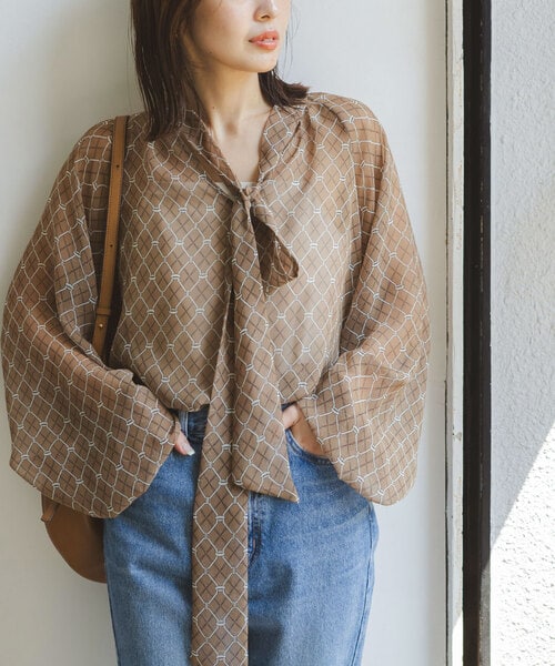 女性らしさと程よい品を意識する