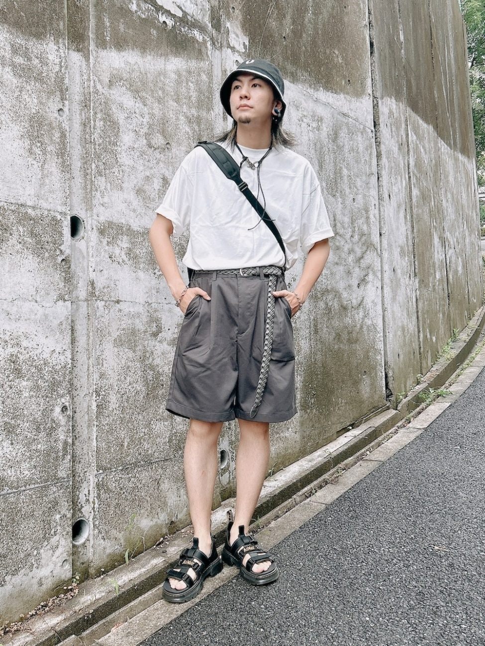 無地のTシャツでとことんシンプルに