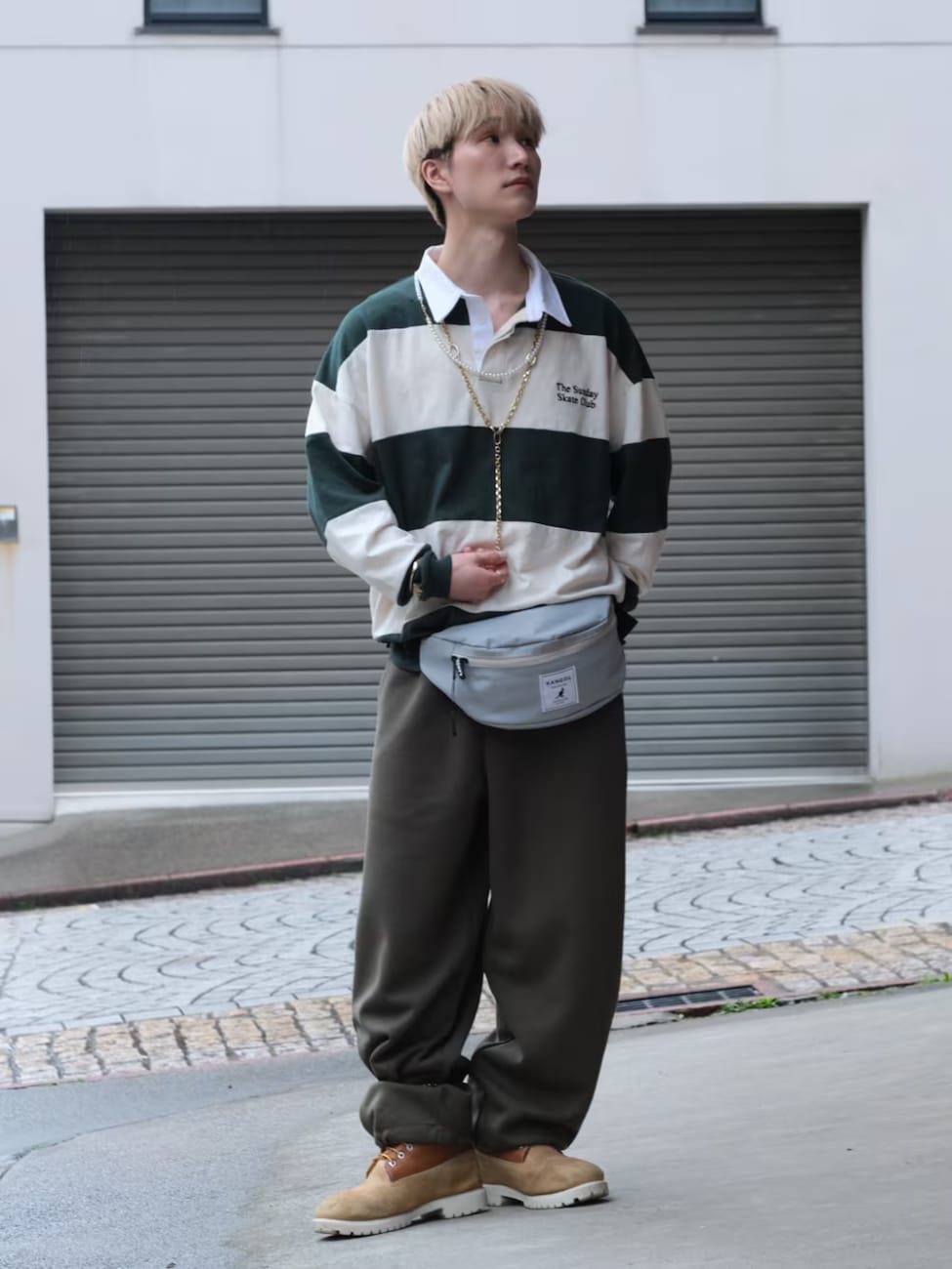 ▼ラガーシャツ×スウェットパンツでビッグシルエットを楽しんで