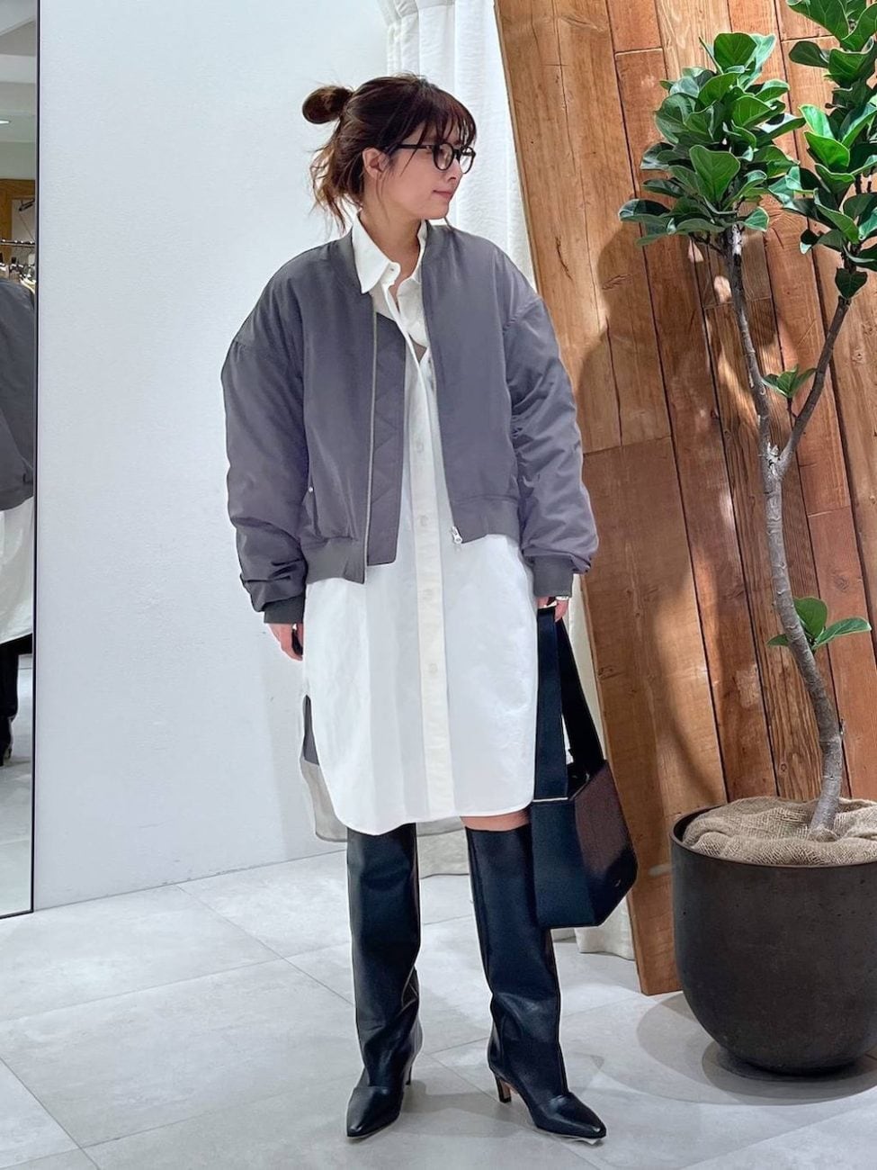 ▼アウターでクールな印象を演出