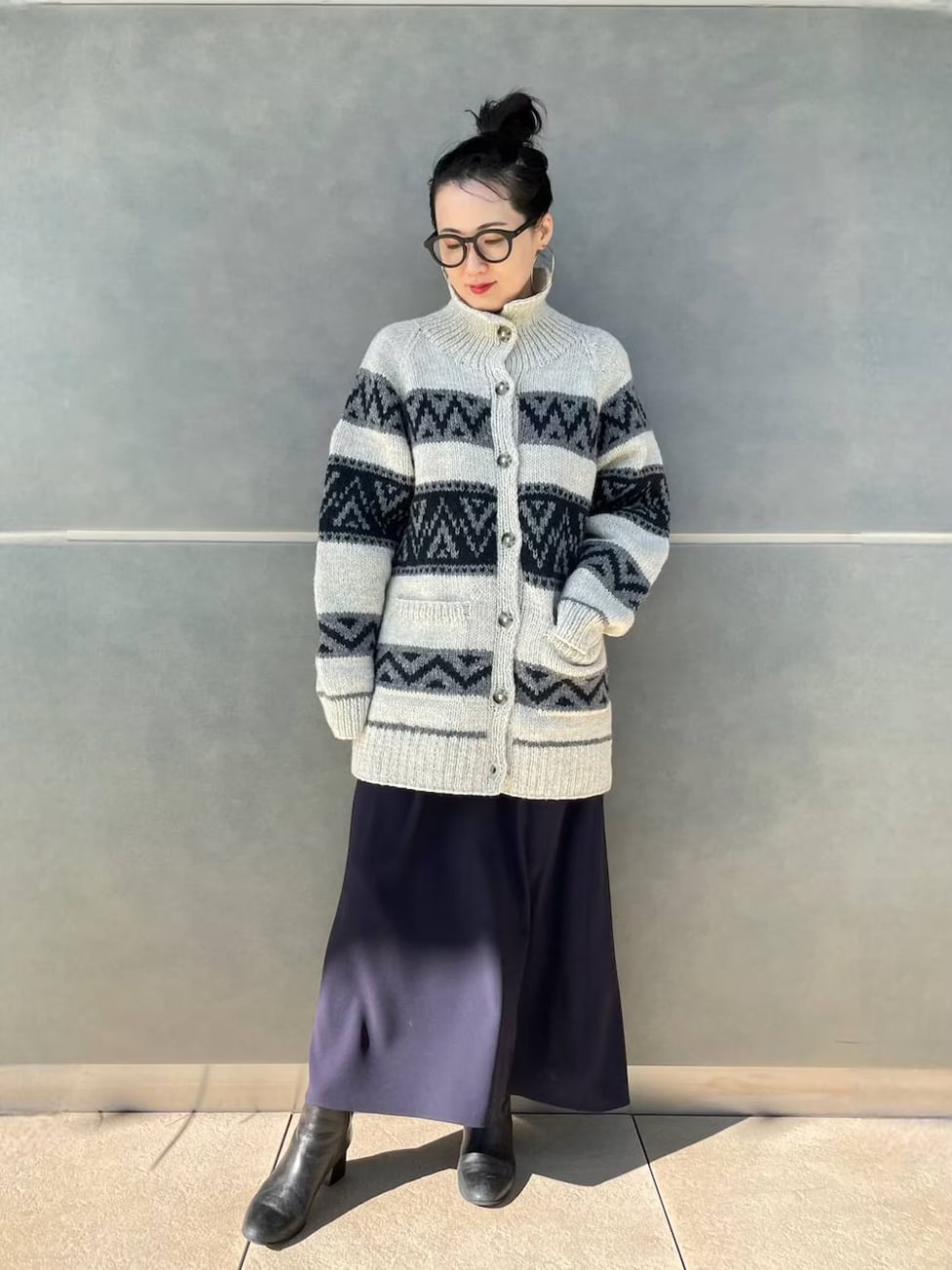 ▼厚手カーディガン×ロングワンピース