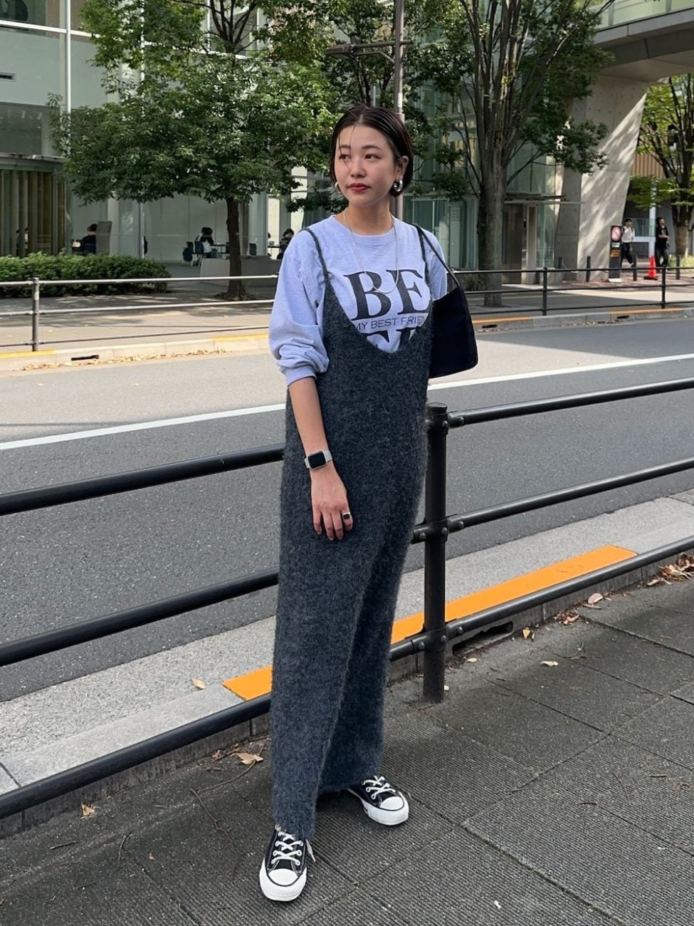 ▼タイトなキャミワンピでコーデをレディに