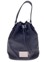 画像：CLASSIC LOGO MINI BUCKET BAG/ハンドバッグ/--/BLK ※背面浮き有//