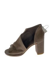 画像：サンダル/38