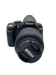 画像：デジタル一眼カメラ D3000 ダブルズームキット