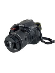 画像：デジタル一眼カメラ D5600 ダブルズームキット