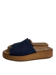 画像：サンダル/--/IDG