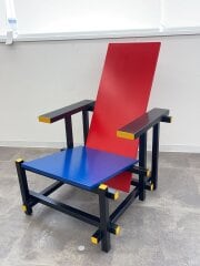 画像：レッド&ブルー チェア