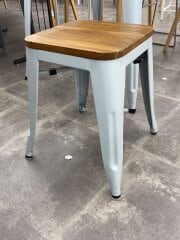 画像：スツール/BRW