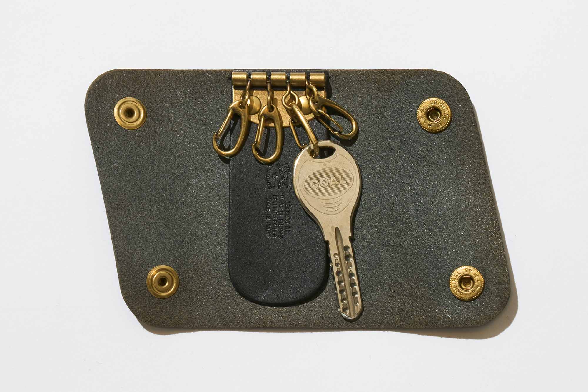 イルなレザ―をお探しならば〈イル ビゾンテ〉。 定番人気アイテムの 