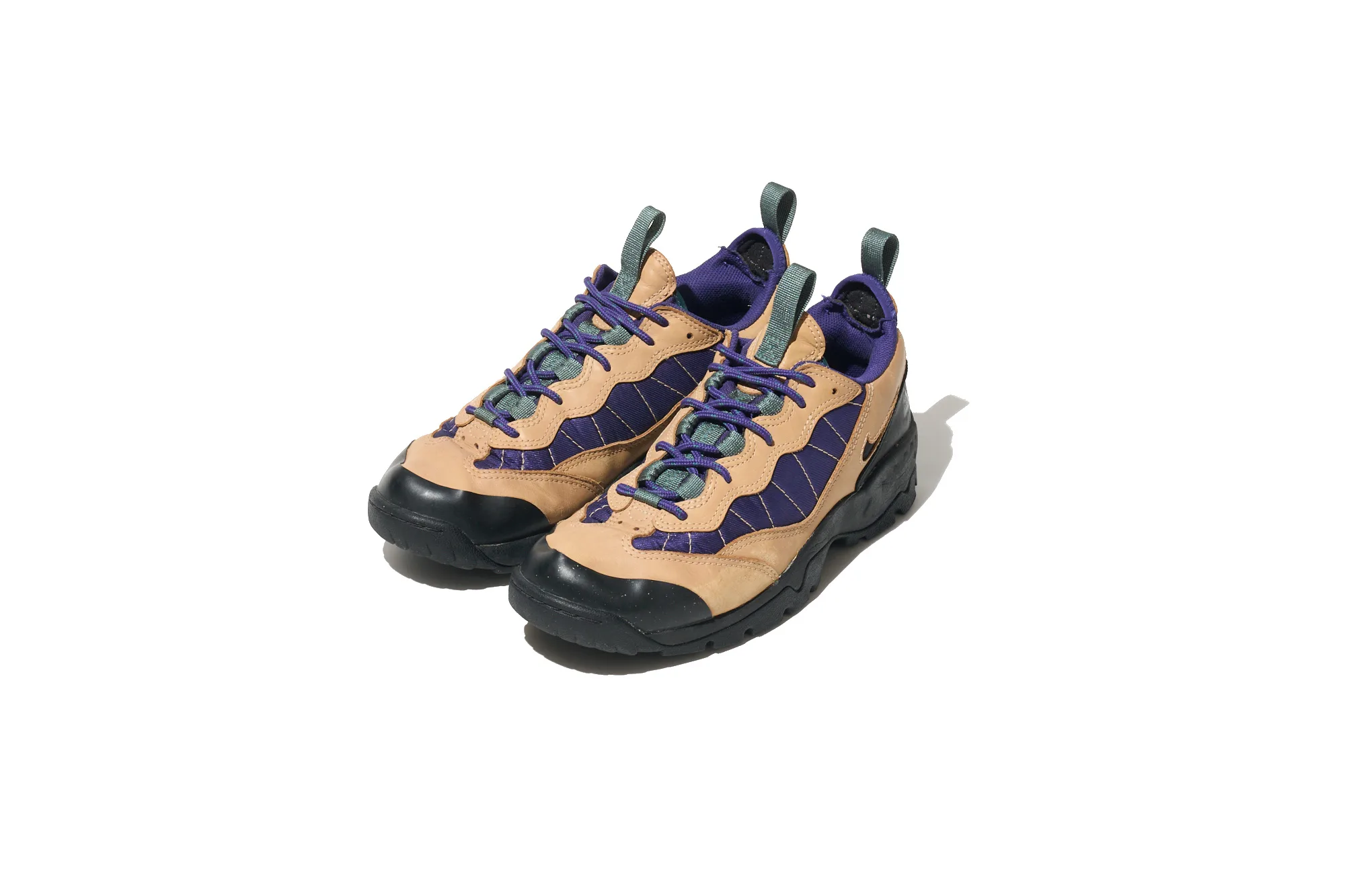 90s 名作ギアのオールドデザインが最⾼！〈NIKE ACG〉【フットウェア 