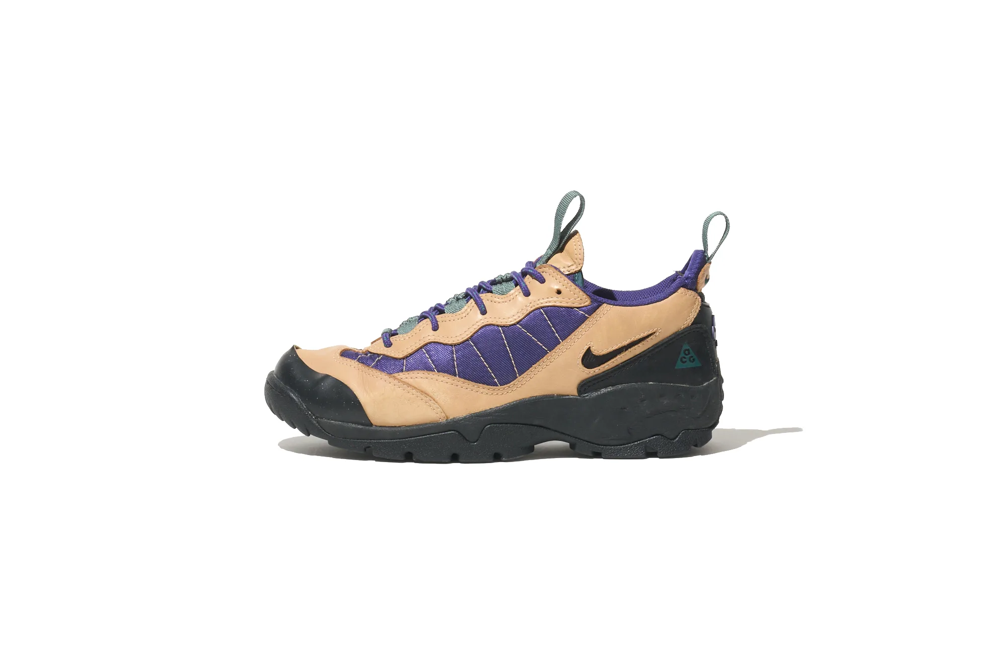 90s 名作ギアのオールドデザインが最⾼！〈NIKE ACG〉【フットウェア 