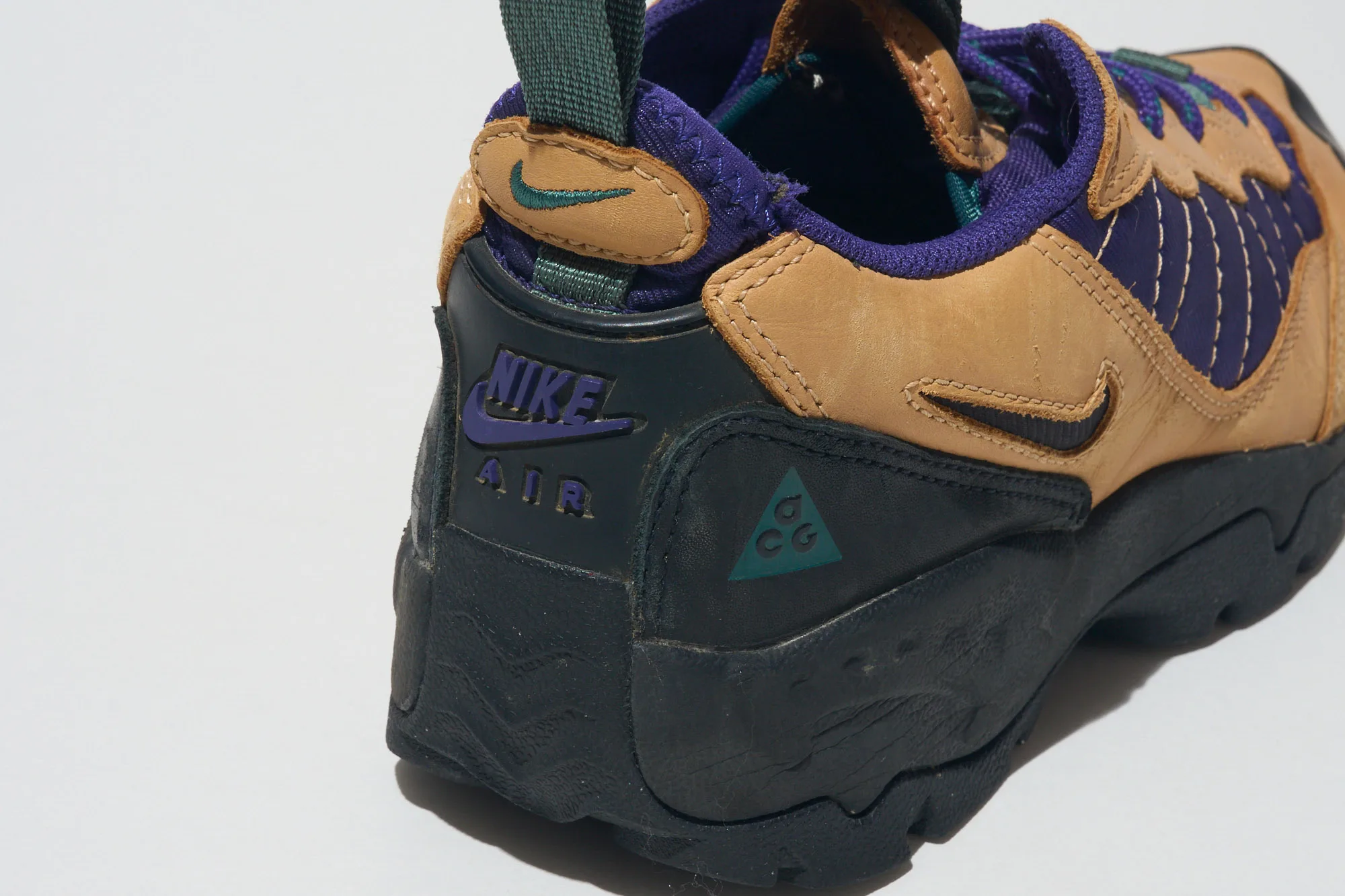 90s 名作ギアのオールドデザインが最⾼！〈NIKE ACG〉【フットウェア