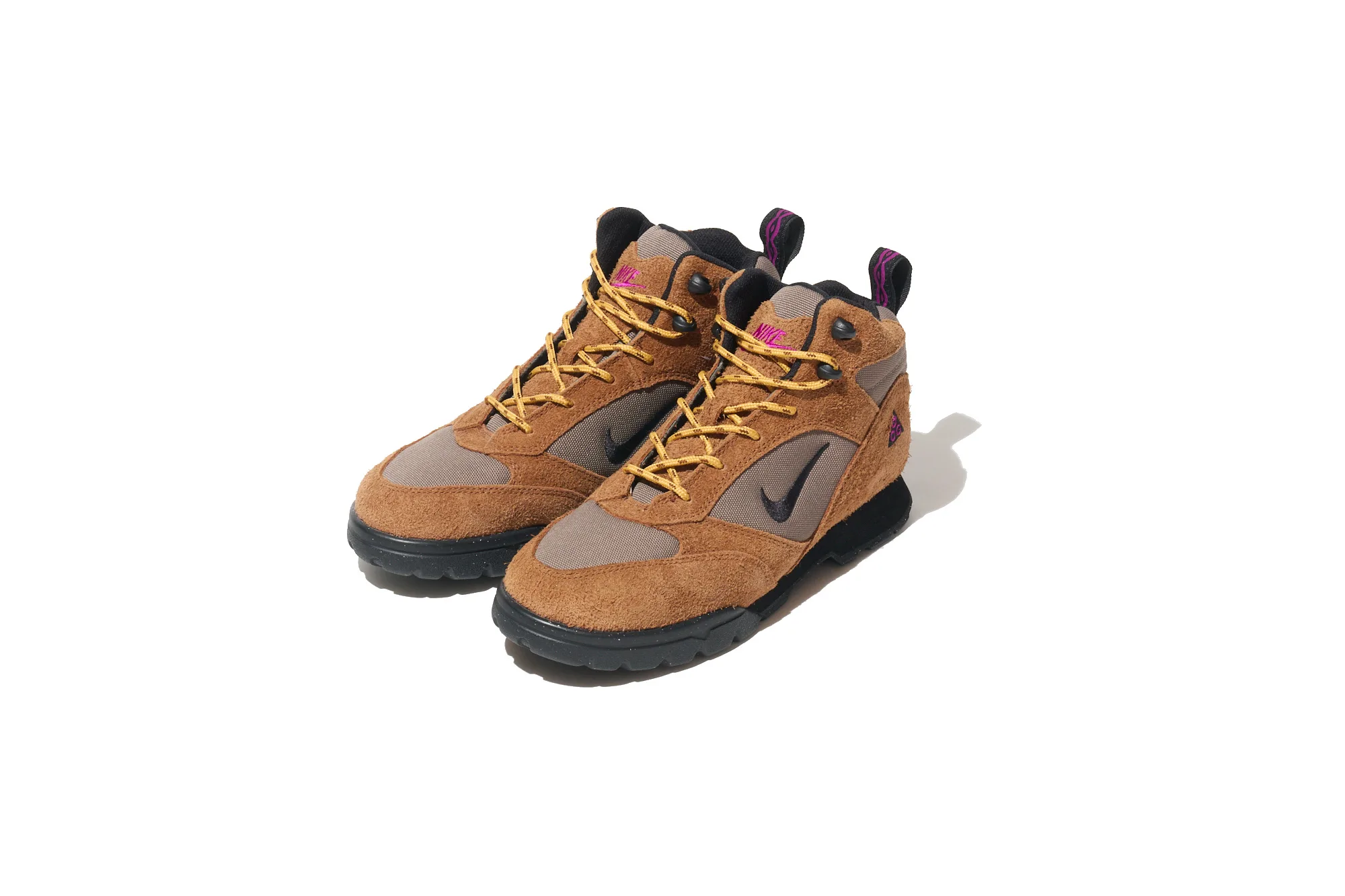 90s 名作ギアのオールドデザインが最⾼！〈NIKE ACG〉【フットウェア