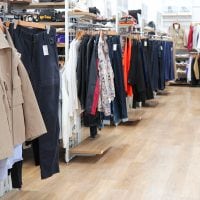 どこで売るのがいい？セカストで売れる服やモノ、買取サービスを徹底解説！