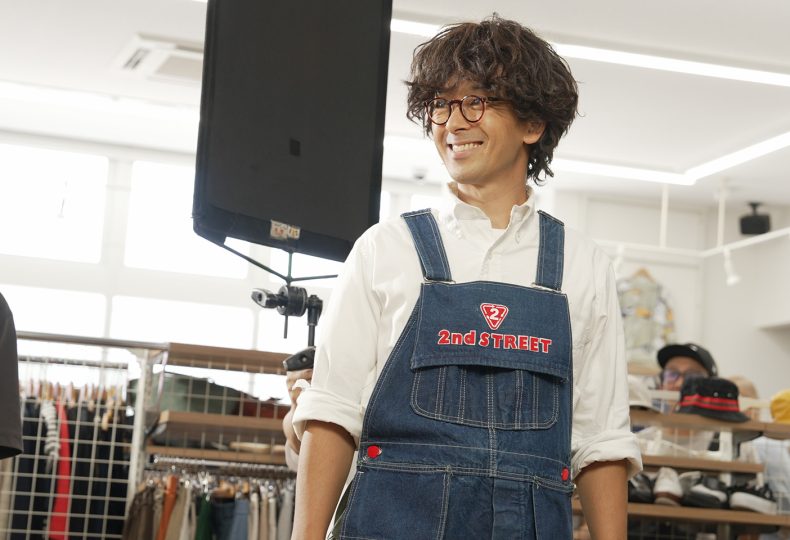セカストのテレビCM撮影中の滝藤さんの様子