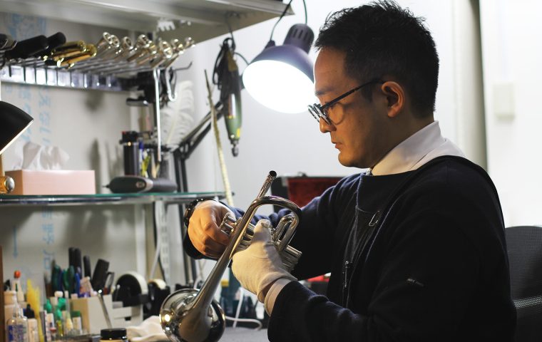 「楽器を売りたい」方へ。楽器の買取も高い専門スキルを備えたスタッフがいるセカストにお任せを