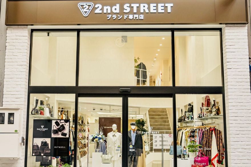 セカストブランド専門店の外観