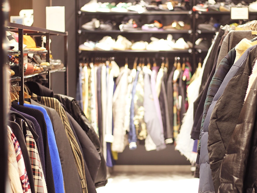 アウター、トップス、ボトムスなども豊富にラインナップ