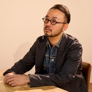 新ブランド「RECOGENE」について説明するセカンドストリート担当者