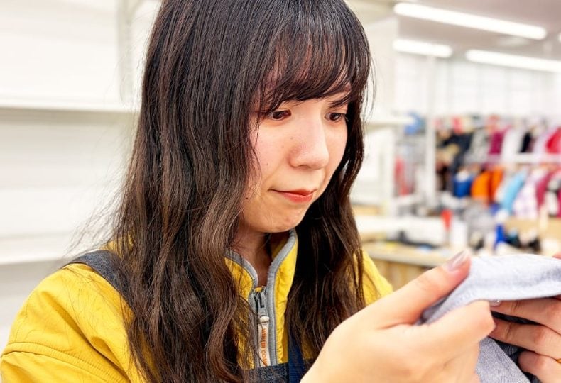 査定している田代さん