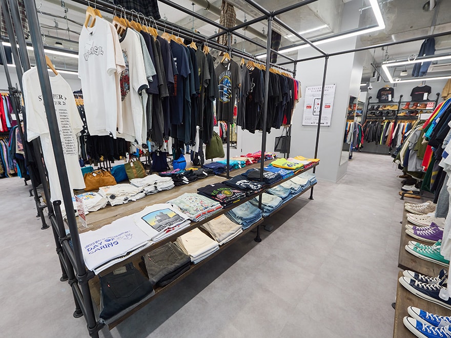 下北沢東口店のTシャツラインナップ