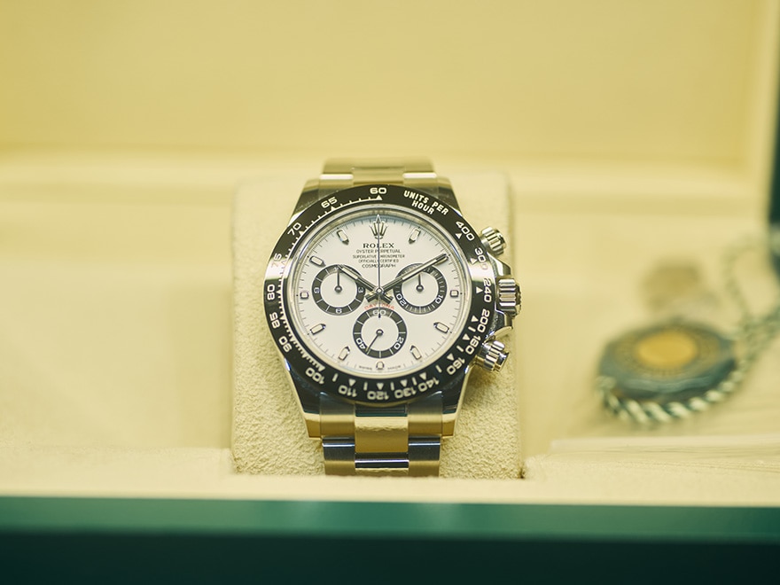セカンドストリート銀座店の見どころの一つROLEXなどの高級腕時計